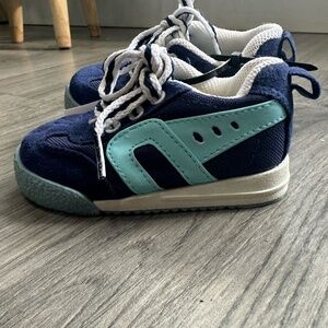 The Children's Place Toddler Boy's Athletic Shoes Two Tone Blue Laces Size 4